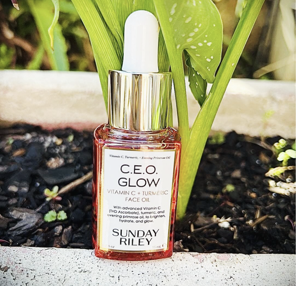 C.E.O. Glow Vitamin C & Turmeric Face Oil Review